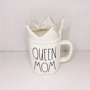 🍂Brand new Rae Dunn Queen Mom Mug 🍂